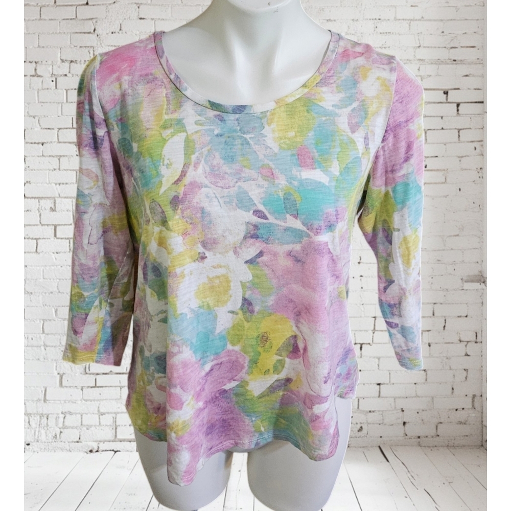 Adyson Parker Abstract Watercolor Floral Curved hem top Size M
